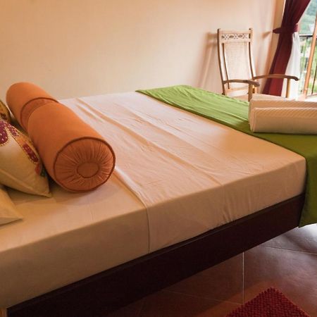 Aronka Homestay キャンディー エクステリア 写真