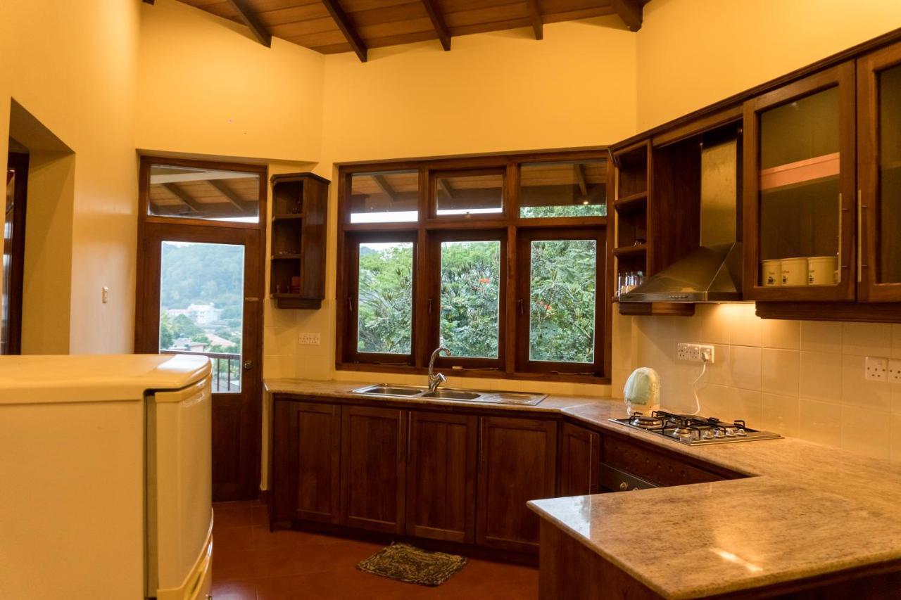 Aronka Homestay キャンディー 部屋 写真